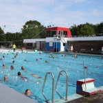 Net als vorig jaar, zal ook dit jaar zwem4daagse-commissie, de zwemvierdaagse organiseren in het zwembad “de Hokseberg” in ‘t Harde van Maandag 7 september t/m vrijdag 11 september 2015.
